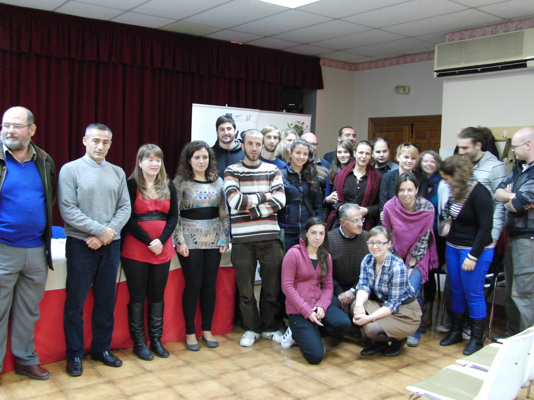 J�venes de once nacionalidades se re�nen en �lora en un curso del Servicio de Voluntariado Europeo